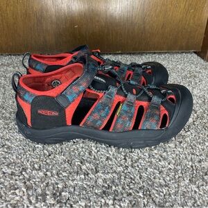 Keen Newport H2 Black Orange Size 6